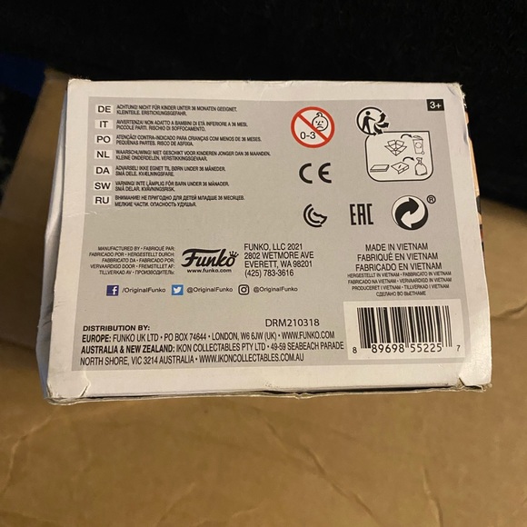 NIB His Dark Materials “Mrs. Coulter with the golden monkey” Funko Pop #1111 - Picture 6 of 6